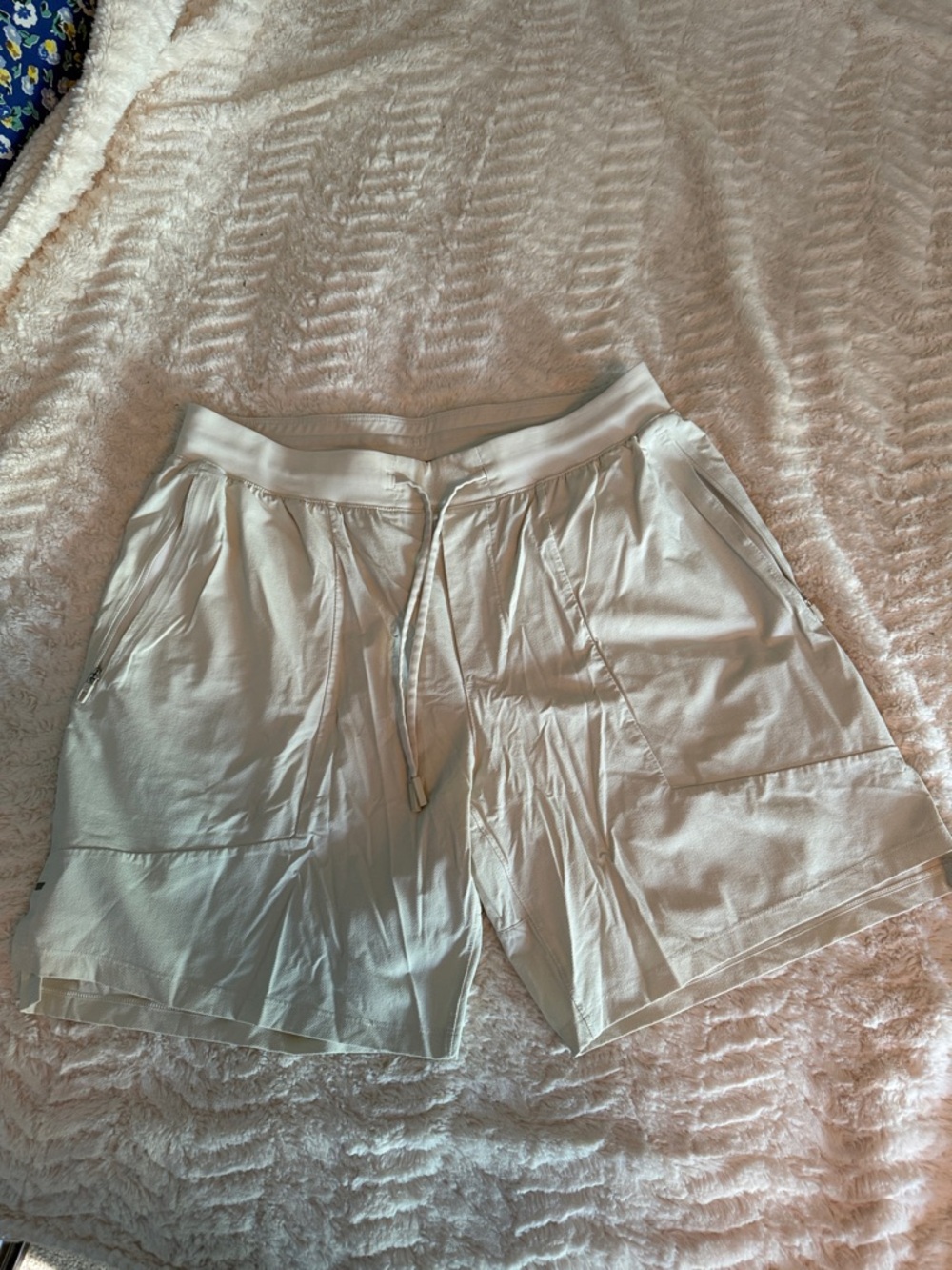 lululemon athletica Men's Beige Drawstring Athletic Shorts